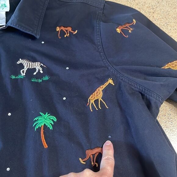 Embroidered jungle critters zip up black cotton jacket / shacket - Picture 15 of 16